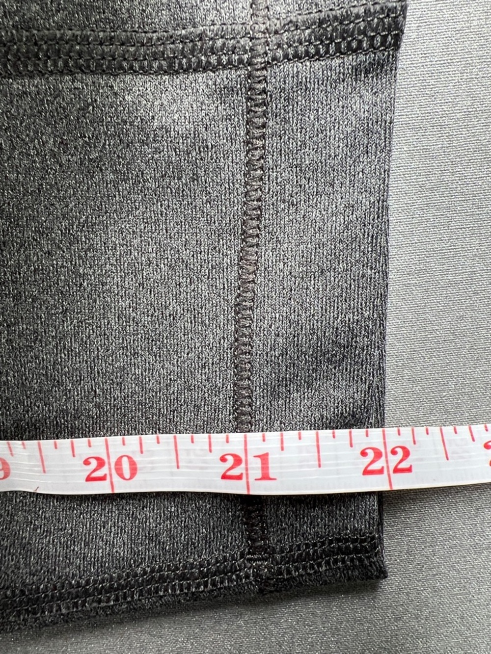 Under Armour Compression HEATGEAR Gray Capri Leggings Style #1352538 Size M - Picture 13 of 13